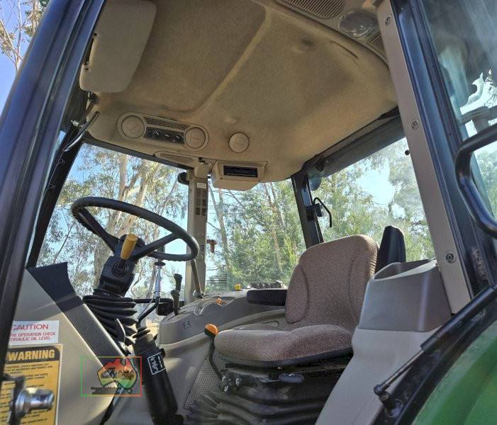 2019 JD-5083E FWA Tractor with FEL - photo 9