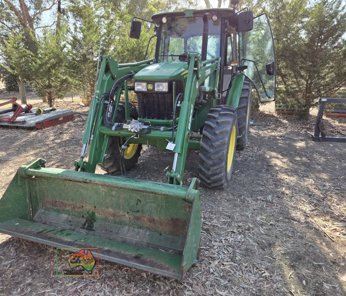 2019 JD-5083E FWA Tractor with FEL - photo 2