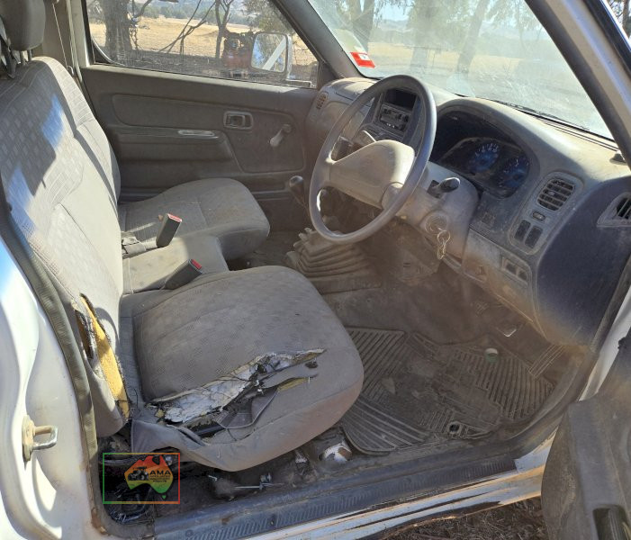 2000 Nissan Navara 4x4 Ute - photo 6