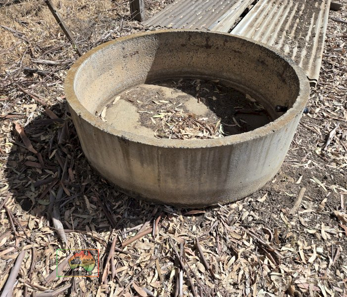 4ft Concrete Water Trough - photo 2