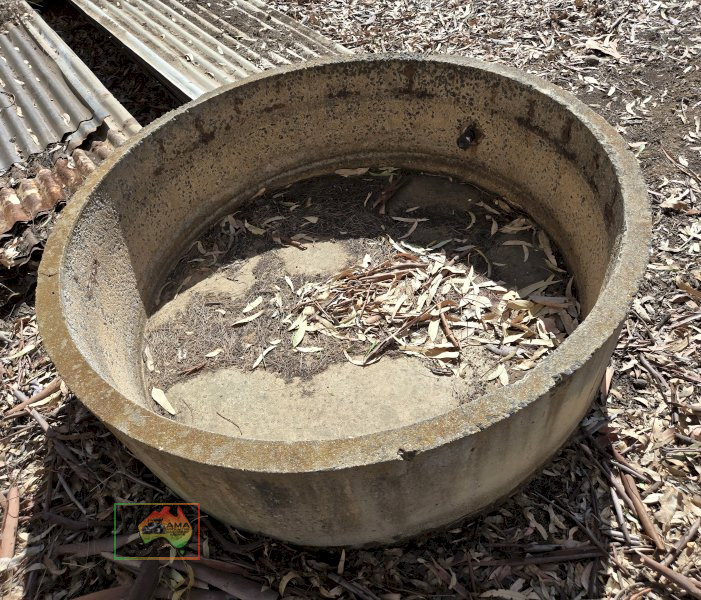 4ft Concrete Water Trough - photo 3