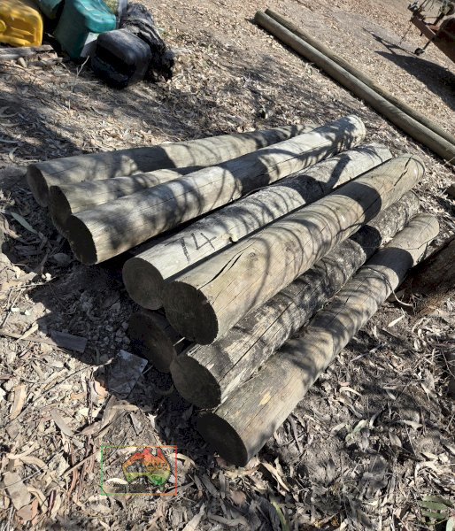 9x 8" Pine Posts. - photo 3