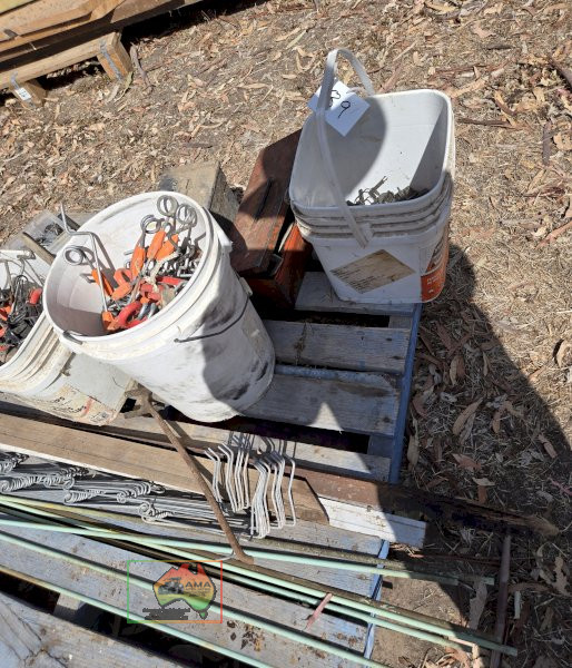 Assorted Electric Fencing Materials - photo 4