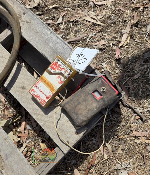 2x Electric Fence Testers