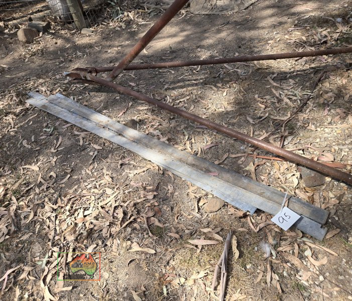 4x 2m lengths of H/duty Galv. Flat Steel. - photo 2