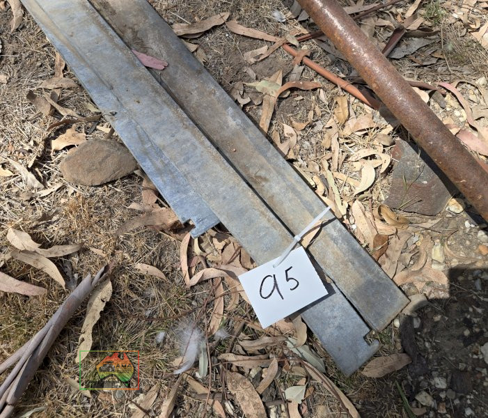 4x 2m lengths of H/duty Galv. Flat Steel. - photo 3