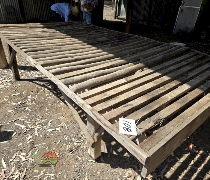 Rustic Timber Frame Wool Table - photo 2