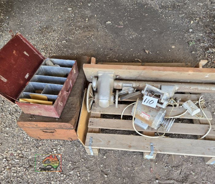 Electric Wood Lathe with Chisels & Tools. - photo 7