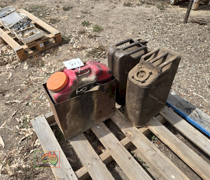 2x Jerry Cans, 1x Knapsack - photo 3