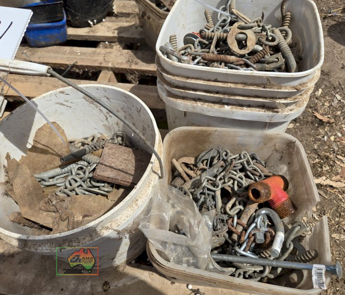 3x Buckets of Gate Latches - photo 3