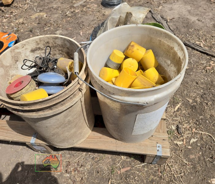 4x Post Insulators & Star Picket Caps. - photo 4