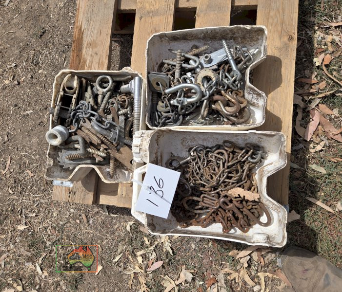 3x Tubs of Mixed Chain & Latches. - photo 2