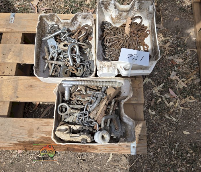 3x Tubs of Mixed Chain & Latches. - photo 3