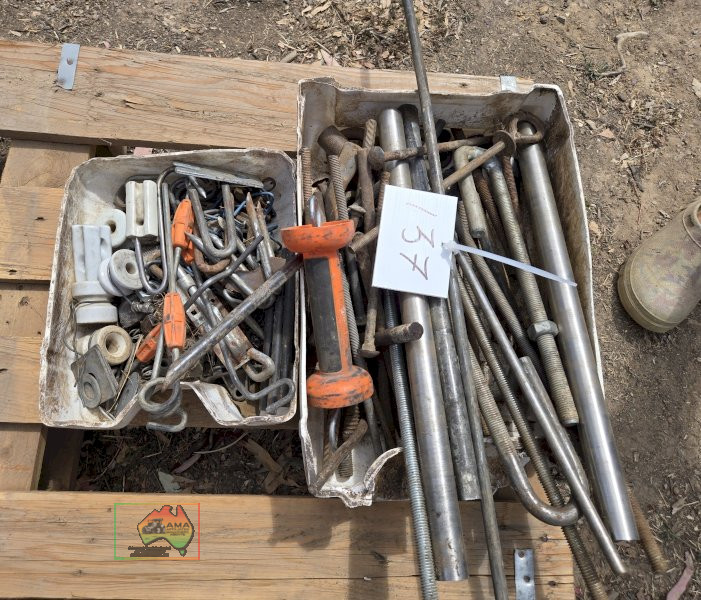 2x Tubs of Mixed Thread & Fence Insulators