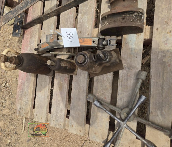 4x Jacks & 2x Wheel Braces