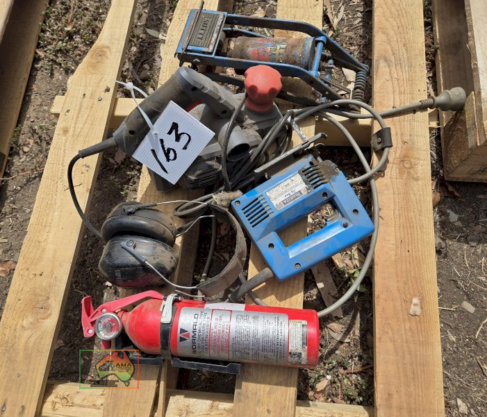 Foot Pump, Fire Extinguisher, Jig Saw & Buzz-Planer - photo 2