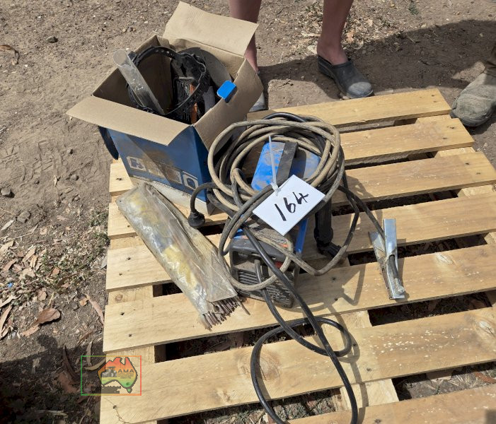 Cigweld 180 Welder with Helmet & Rods