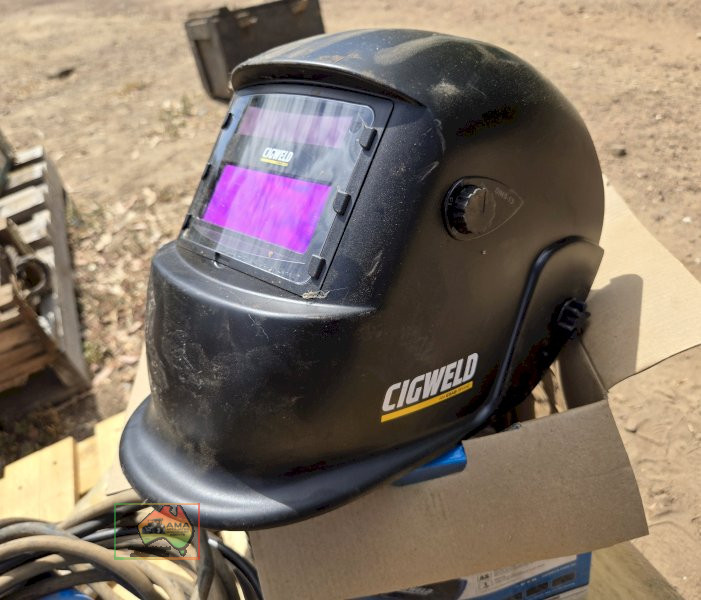 Cigweld 180 Welder with Helmet & Rods - photo 5