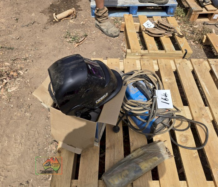 Cigweld 180 Welder with Helmet & Rods - photo 3