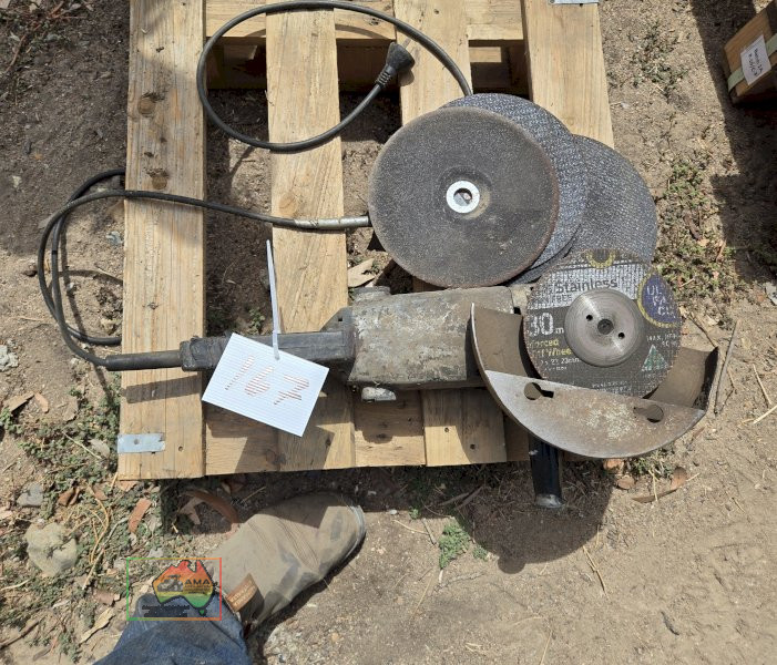 9" Angle Grinder with Spare Discs