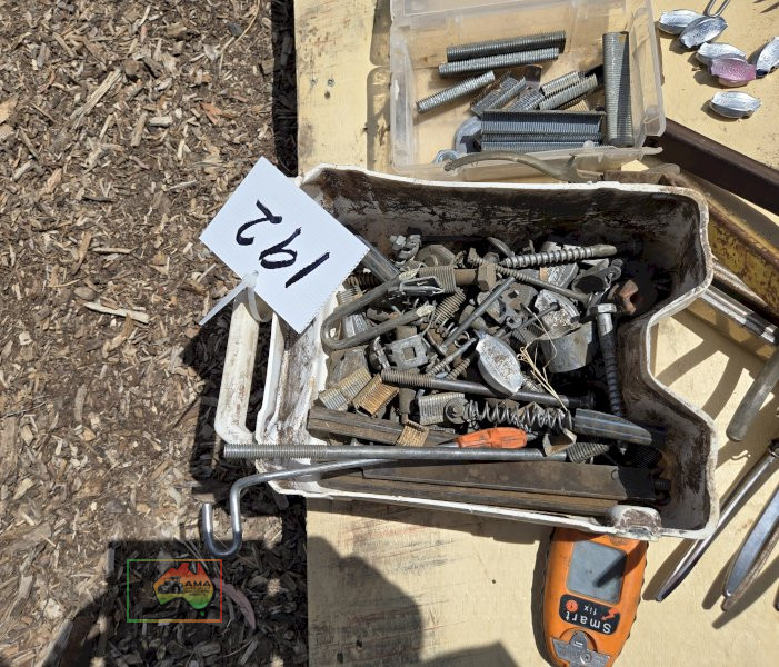 Fencing Clips & 4x Applicators.