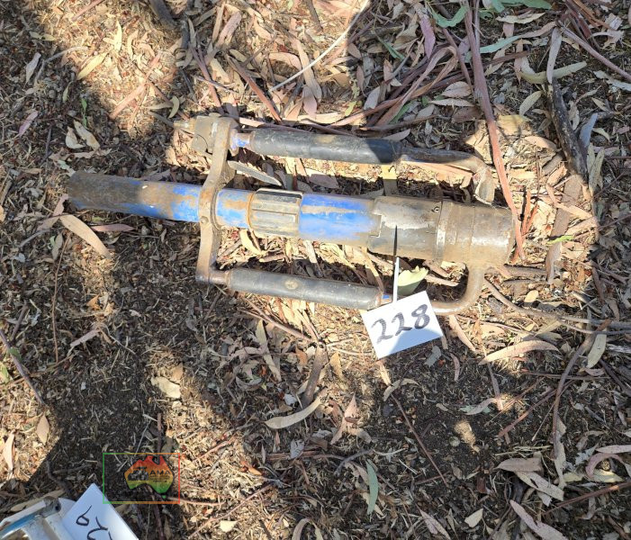 Air Operated 'Star Post' Rammer - photo 2
