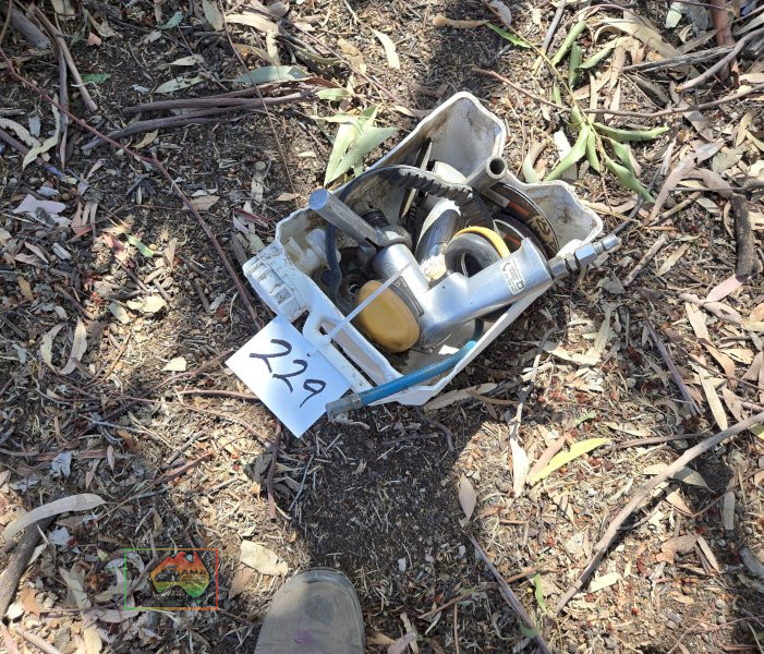 Assorted Air Fittings & Tools - photo 2