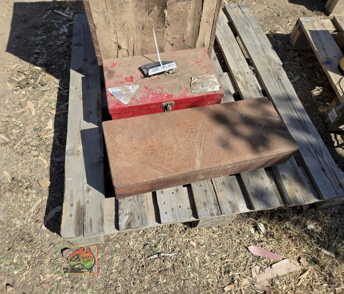 2x Steel Boxes & !x Wooden Box. - photo 2