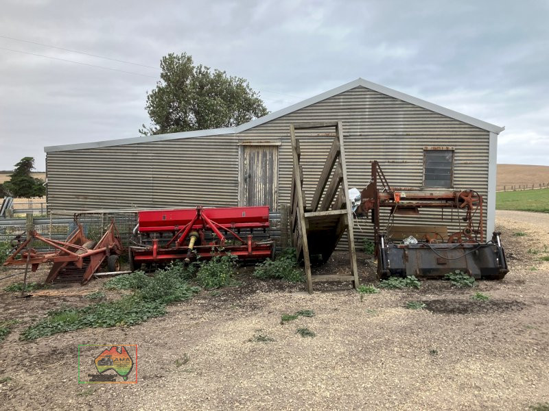 Complete Shed for Removal - photo 2