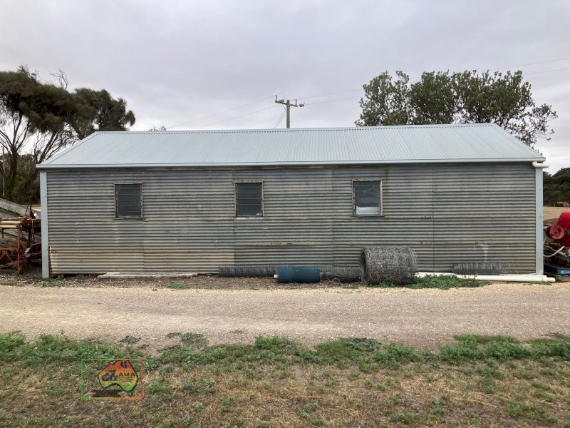 Complete Shed for Removal - photo 1