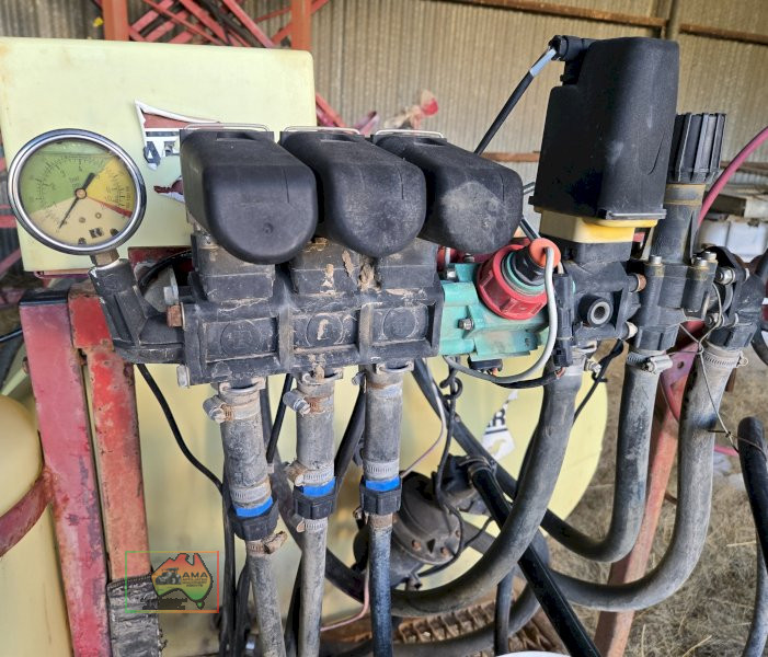 12m Hardi-matic Trailing Boom Spray - photo 8