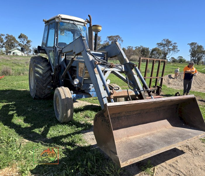 Ford 7700 Tractor with FEL - photo 2
