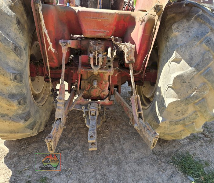 IH 674 Tractor with FEL - photo 6