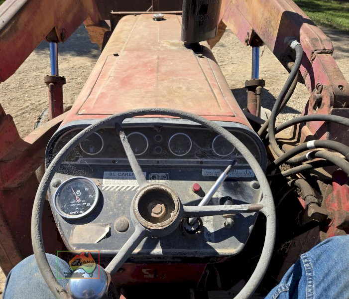 IH 674 Tractor with FEL - photo 8