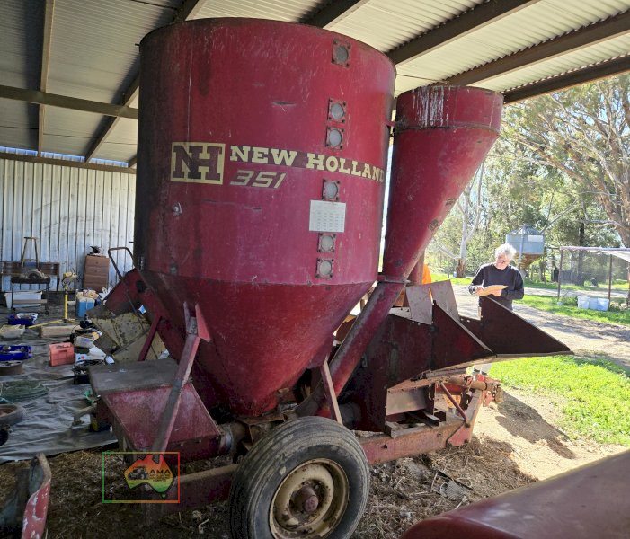 New Holland 351 Hammermill Mixer