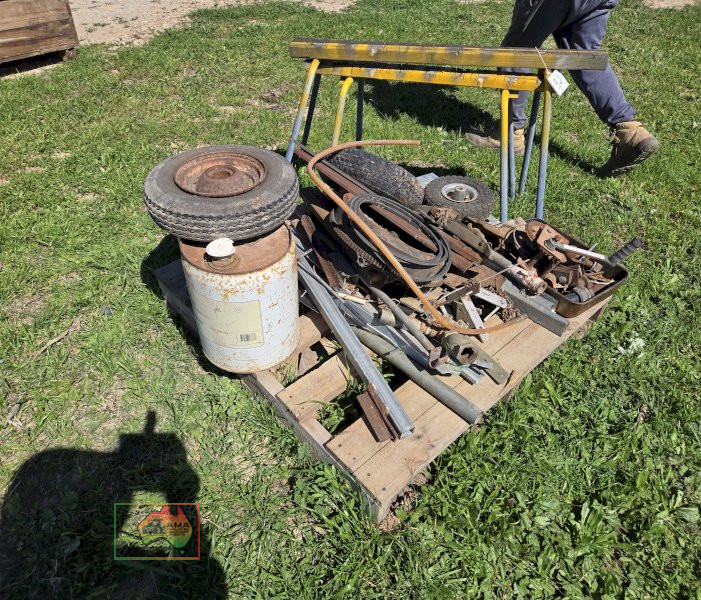 Pallet of Sundries (Inc. saw horses)