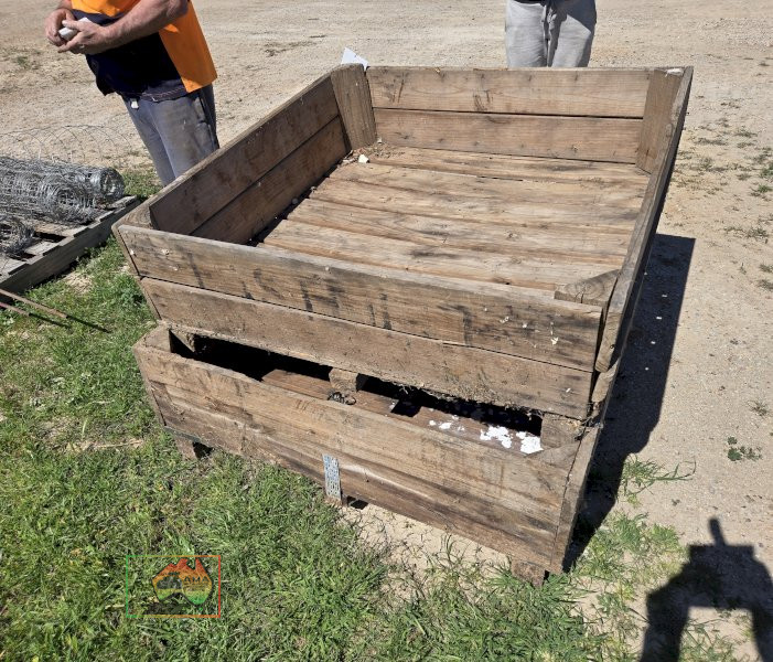 3x Timber Vegie Patch Bins 4ft sq x 1ft deep - photo 3