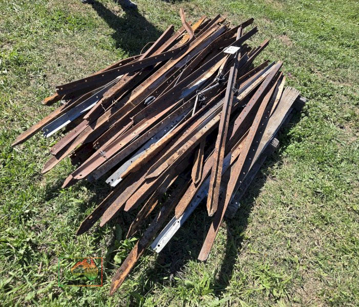 Pallet of Used Star Pickets - photo 2