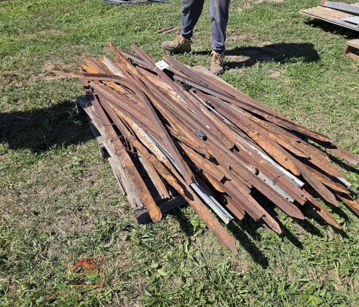 Pallet of Used Star Pickets