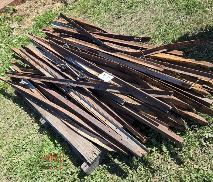 Pallet of Used Star Pickets - photo 3