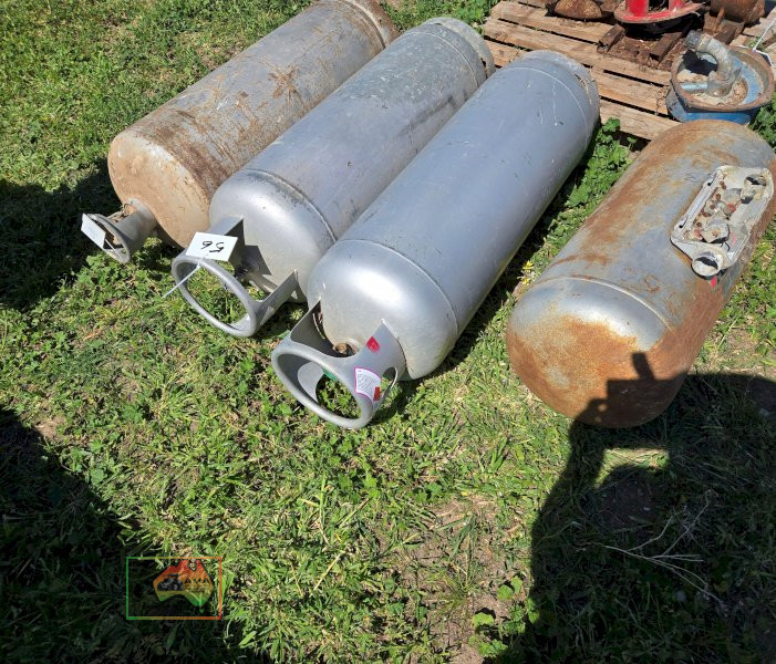 4x Gas Cylinders