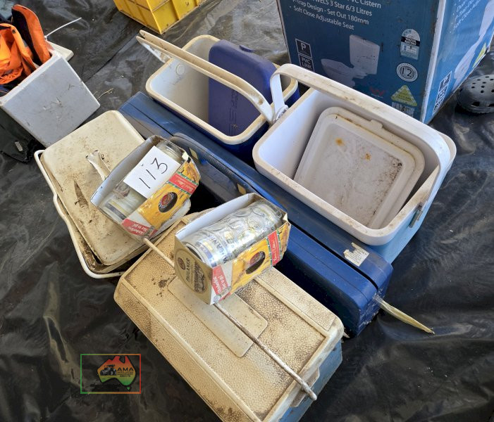 4x Esky's, Picnic Trestle & 2x Beer Steins - photo 2