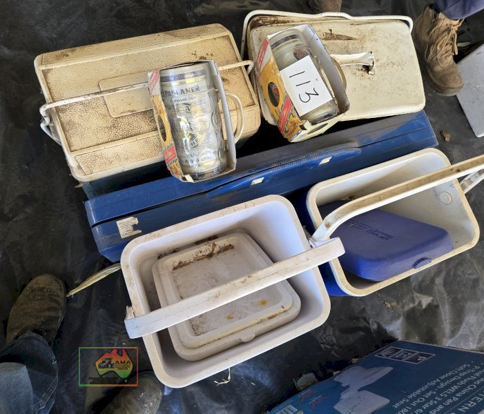 4x Esky's, Picnic Trestle & 2x Beer Steins
