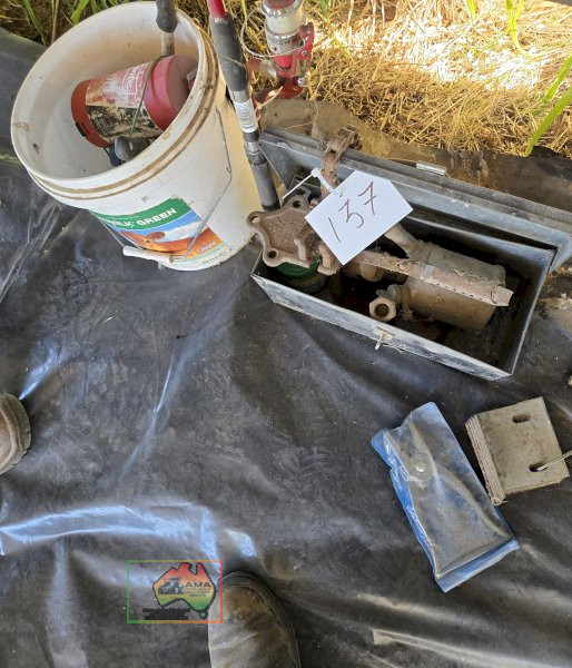 Pipe Vice, Fishing Rod & Sundries - photo 2