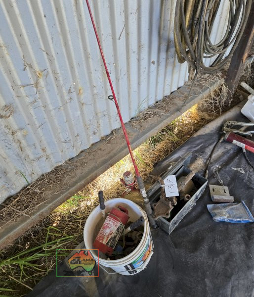 Pipe Vice, Fishing Rod & Sundries - photo 3