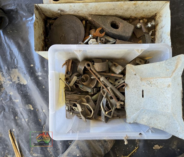 3x Tubs of Bolts & Sundries. - photo 4