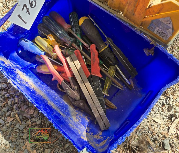 Mitre Box & Screwdrivers - photo 3