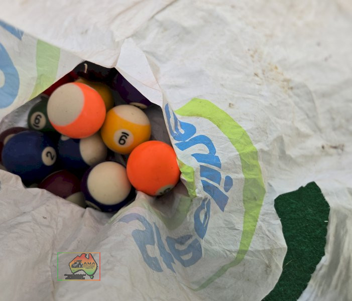 Kids 6x3 Pool Table with Balls & Cues - photo 3