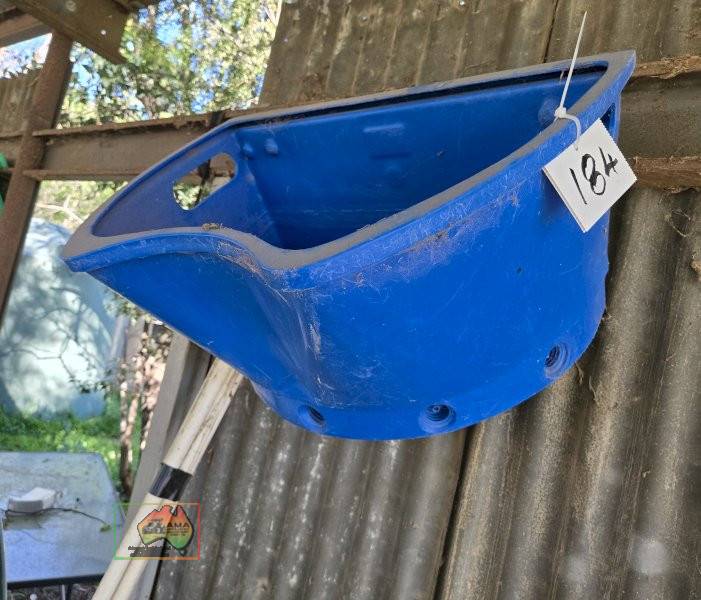 6 Teat Calf Milk Feeder - photo 2