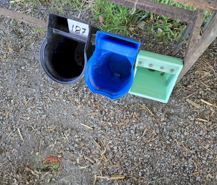 3x Single Teat Calf Feeders - photo 2